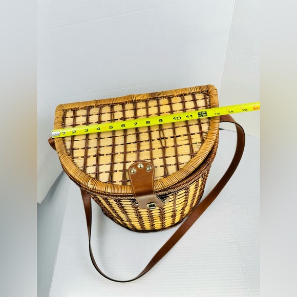 Vintage Vertical Picnic Basket With Floral Cloth Lining and leather strap - Picture 5 of 10